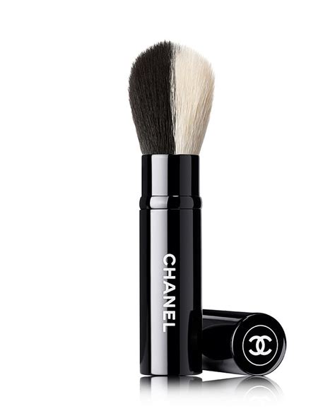 les pinceaux de chanel retractable dual-head brush